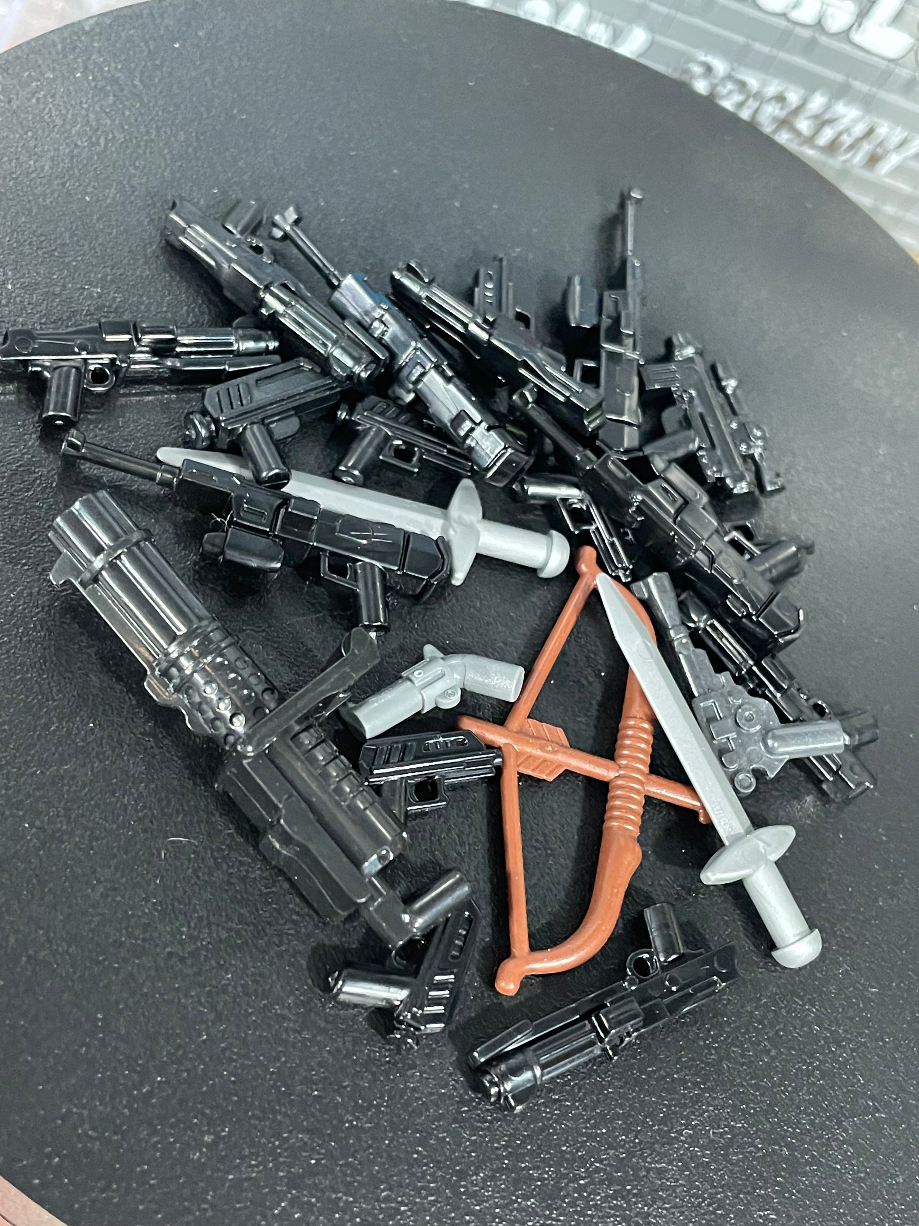 20 Random Weapons pack – BrickLuv